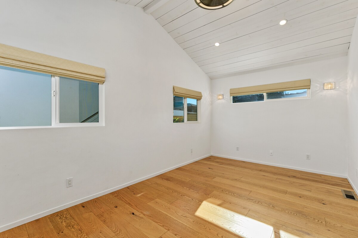 Building Photo - 721 3rd St