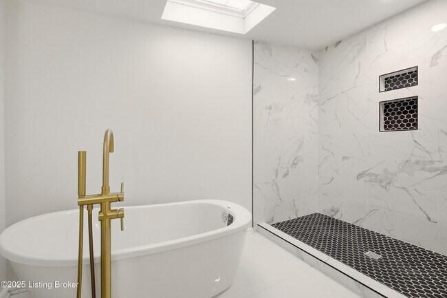 Building Photo - 702 Gheens Ave