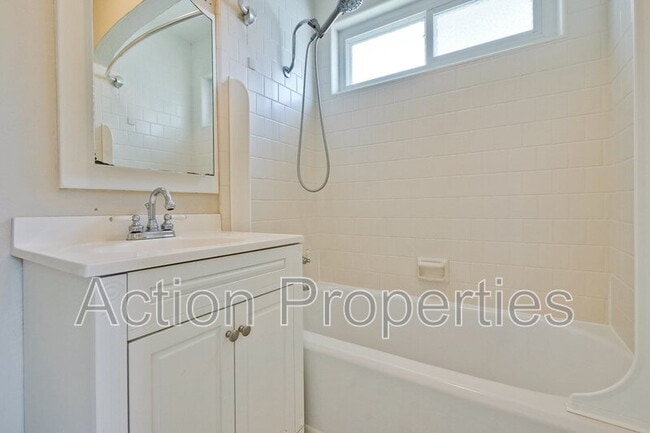 Building Photo - 124 Sunset Ave