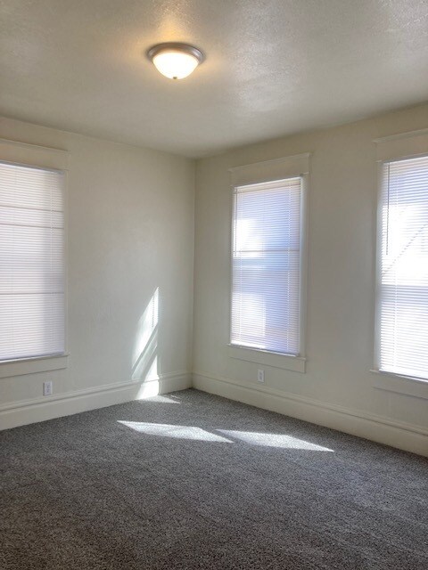 Building Photo - 2419 NE Madison Ave