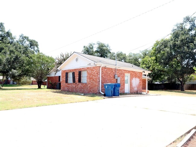 Building Photo - 1605 9th St