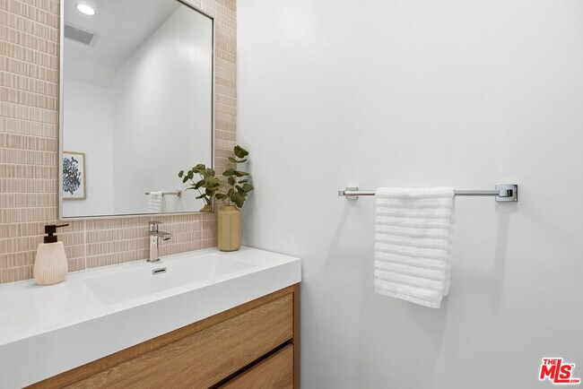 Building Photo - 4095 Sawtelle Blvd