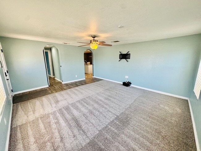 Building Photo - 620 E Main St