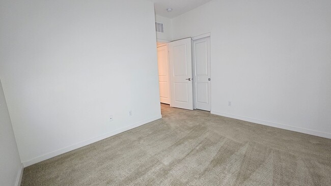 Building Photo - JAMIE LN UNIT 1 FONTANA 92336 (4 BED / 3 BATH)