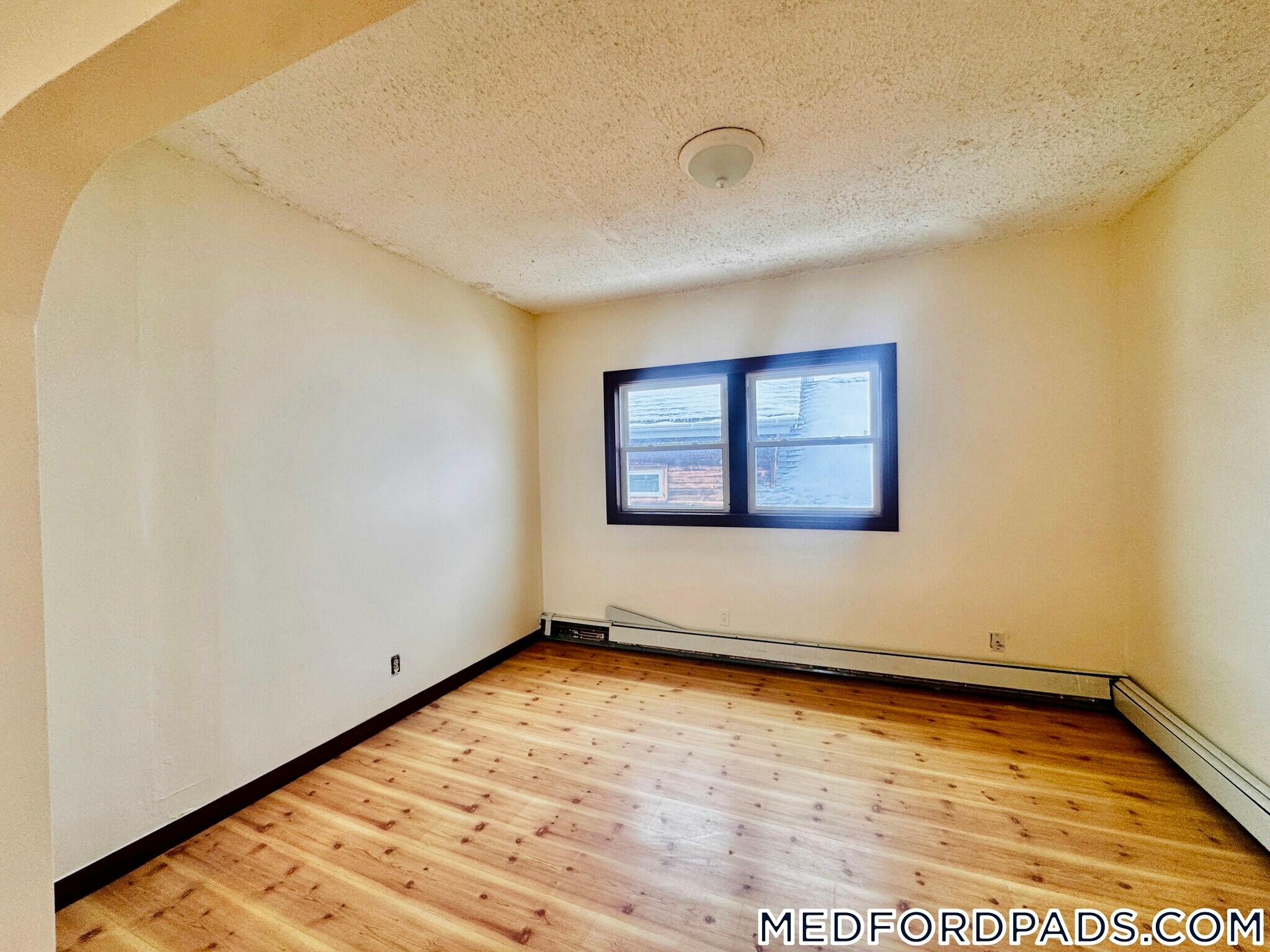 Building Photo - 569 Main St