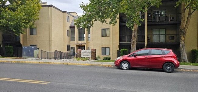 Building Photo - For Rent Large Studio, Old SouthWest Reno,...