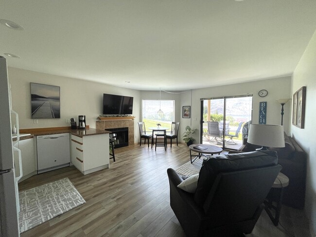 Building Photo - 18 Lake Chelan Shores Dr