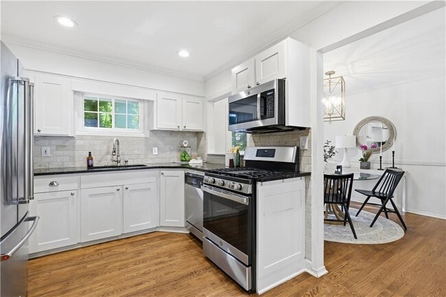 Building Photo - 2070 Drew Valley Rd NE