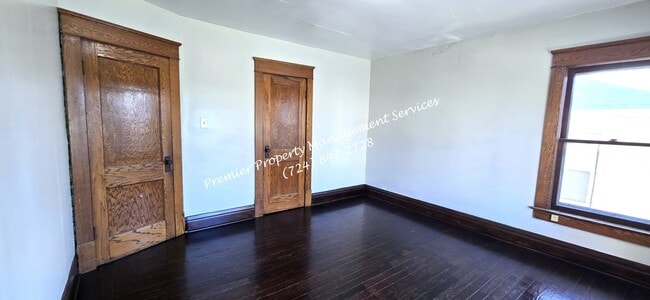 Building Photo - 922 Winslow Ave