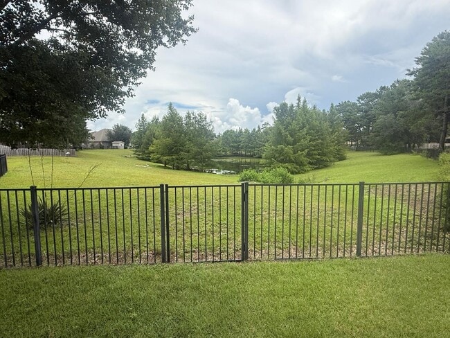 Building Photo - 305 Mango Ln