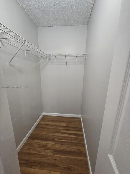 Building Photo - 14107 Glenmoor Dr