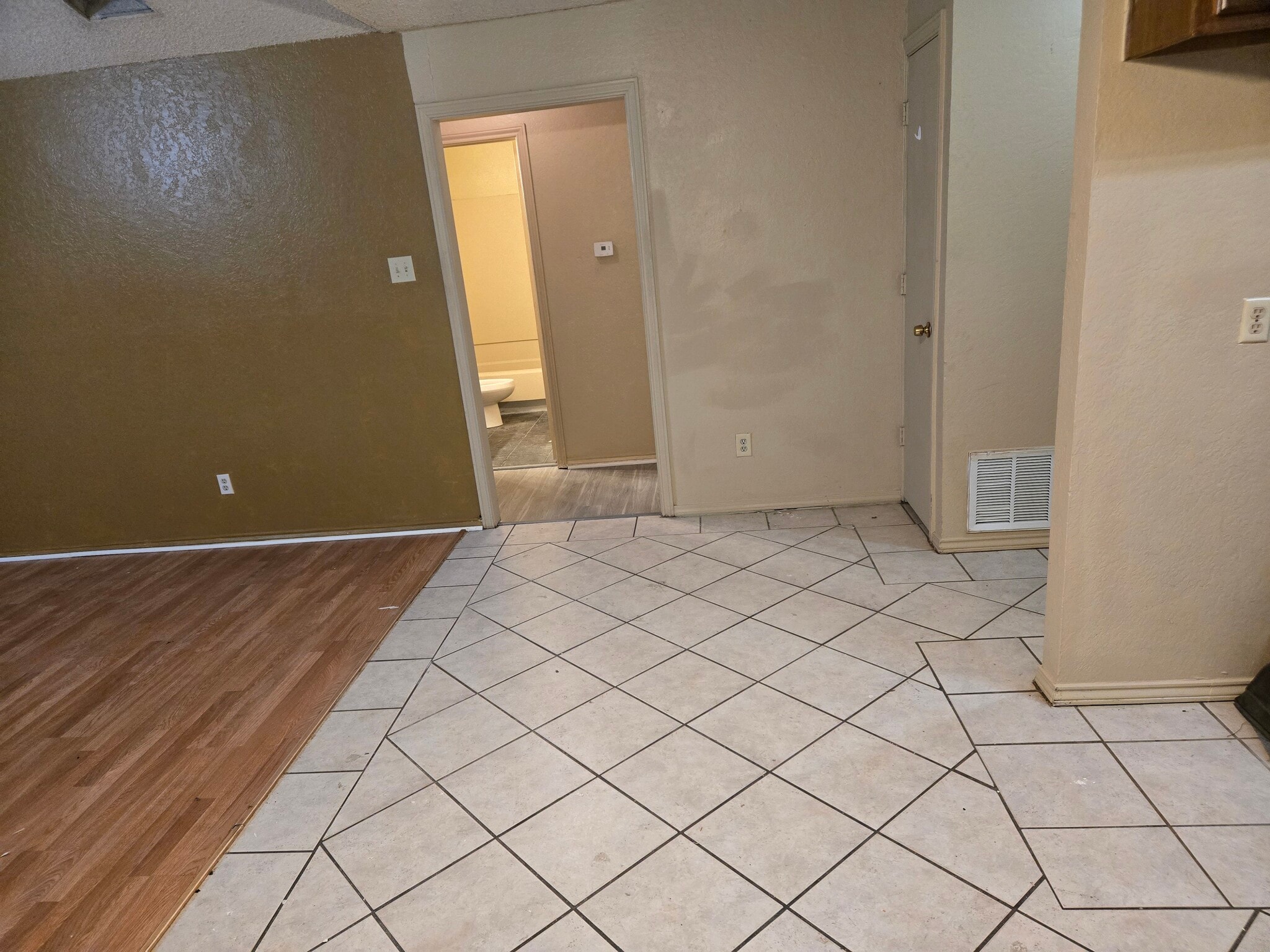 Building Photo - 313 Bryant Ln