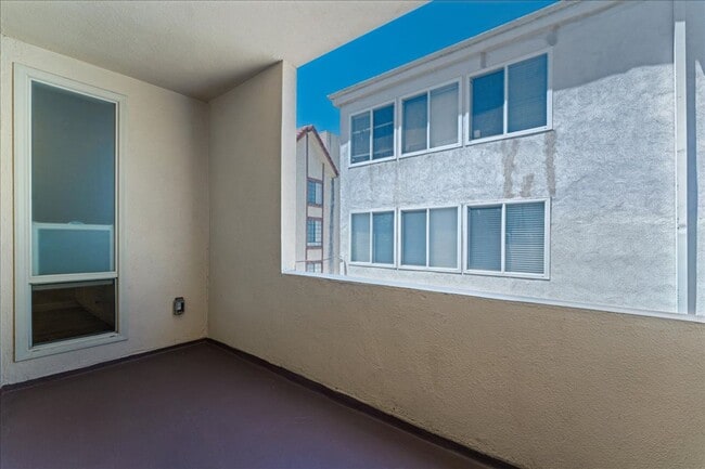 Building Photo - 17424 Burbank Blvd