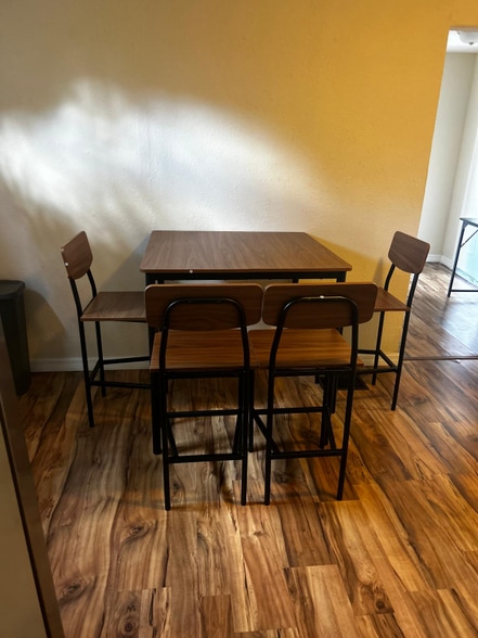 Building Photo - 1104 E Genesee St