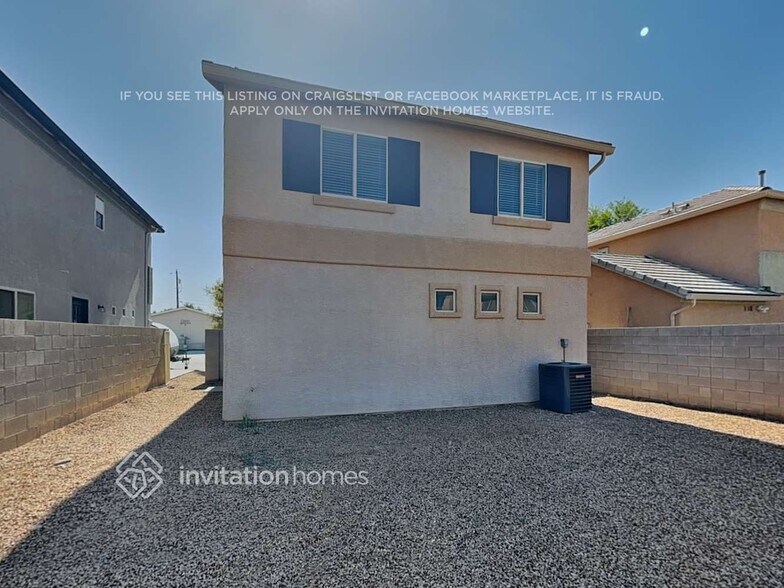 Building Photo - 5213 Los Pinos St