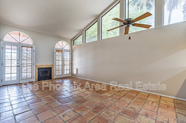 Building Photo - 735 N Tangerine Dr