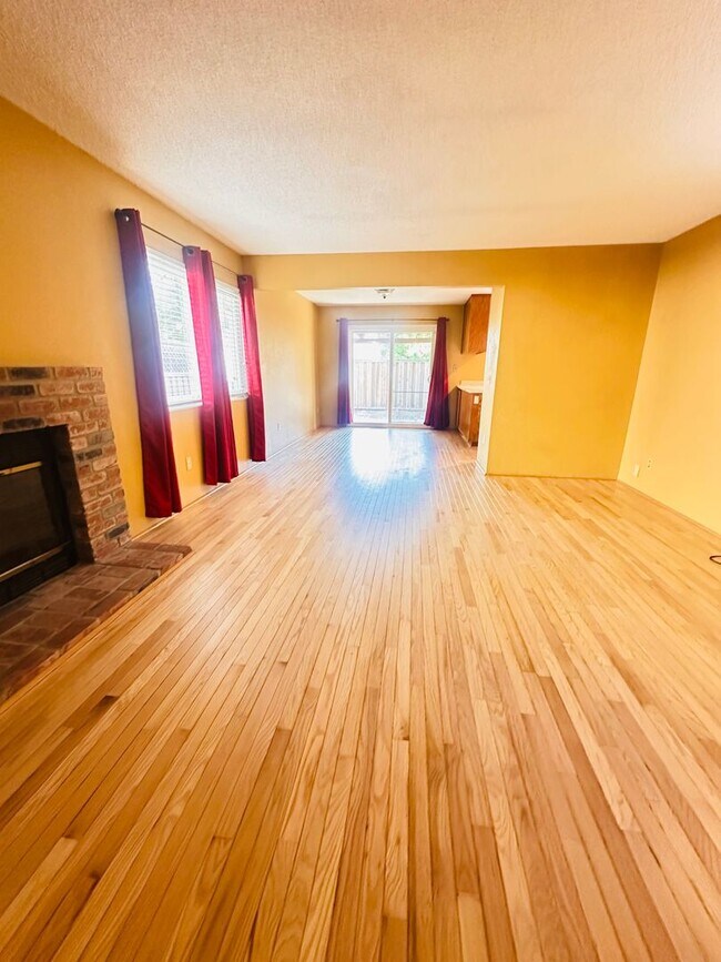 Building Photo - Better Invested Presents charming 4BR, 2.5...