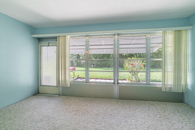 Building Photo - 180 High Point Terrace E