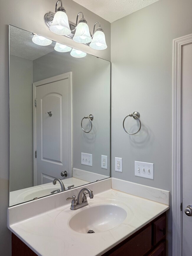 Building Photo - 3372 Fair Oaks Cir
