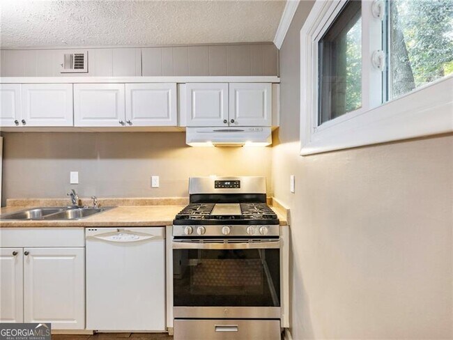 Building Photo - 115 Biscayne Dr NW