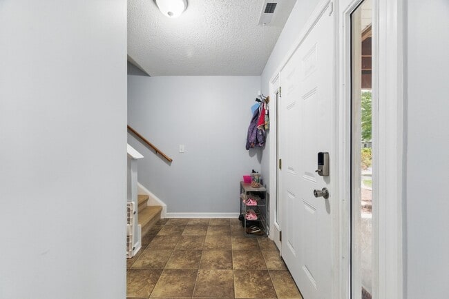 Building Photo - 985 Hollymeade Cir