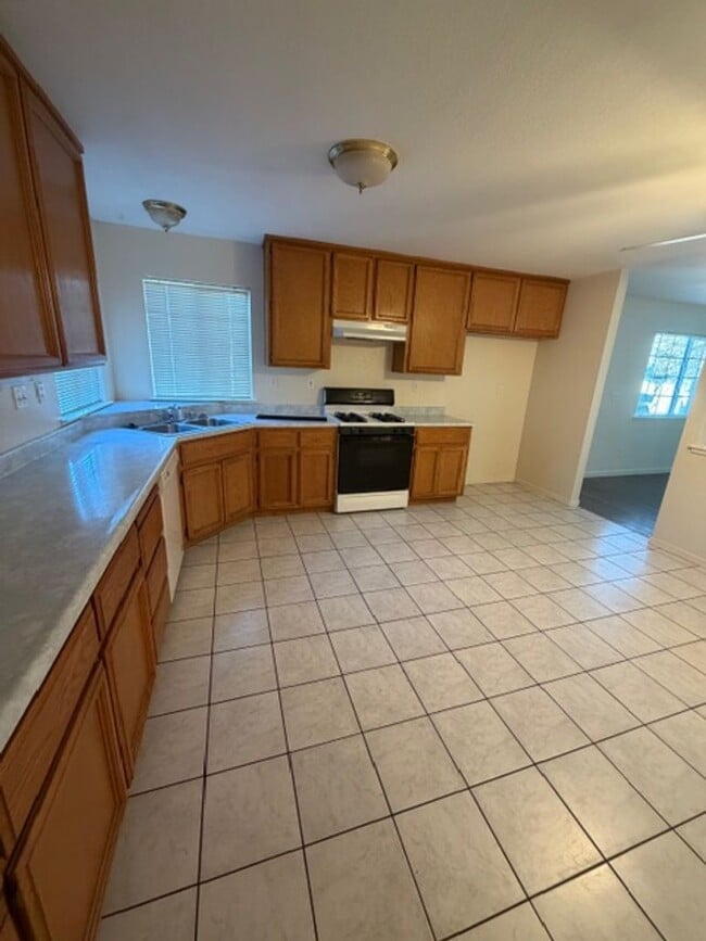 Building Photo - 7585 Twin Oaks Ave