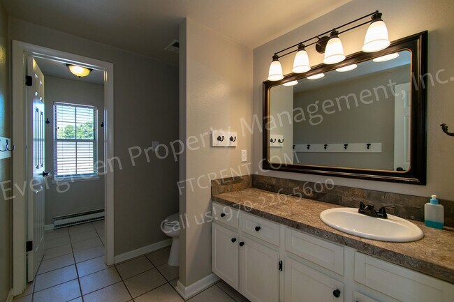 Building Photo - 661 Hanna St