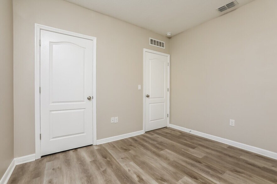 Building Photo - 3928 Silverstream Terrace