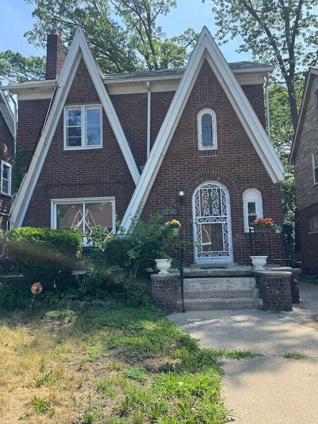 Building Photo - 16230 Cherrylawn St