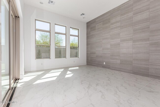 Building Photo - 12469 N 93rd Way