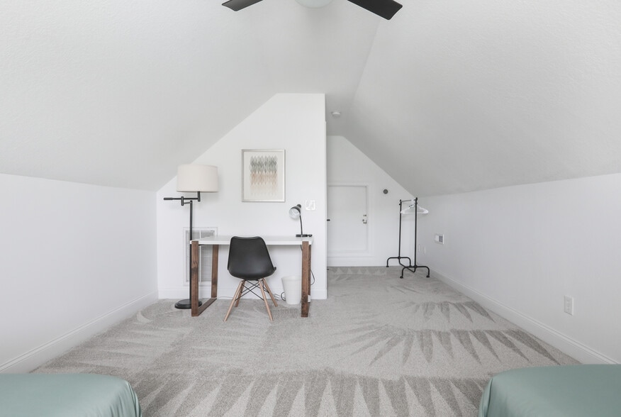 Building Photo - 2010 Merlin Dr