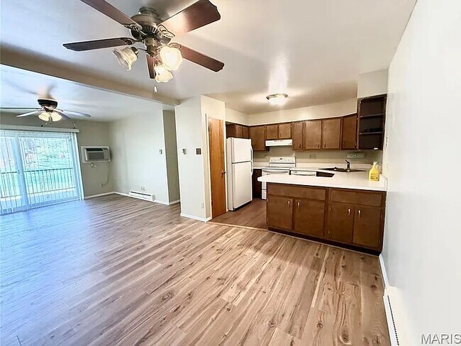Building Photo - 7601 Hazelcrest Dr