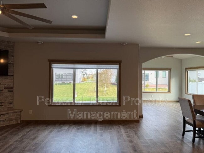 Building Photo - 7352 Eagle Point Dr S