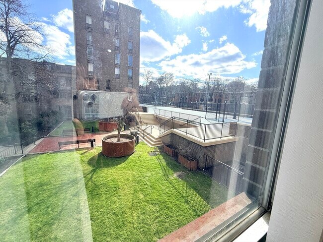 Building Photo - 77 Pond Ave