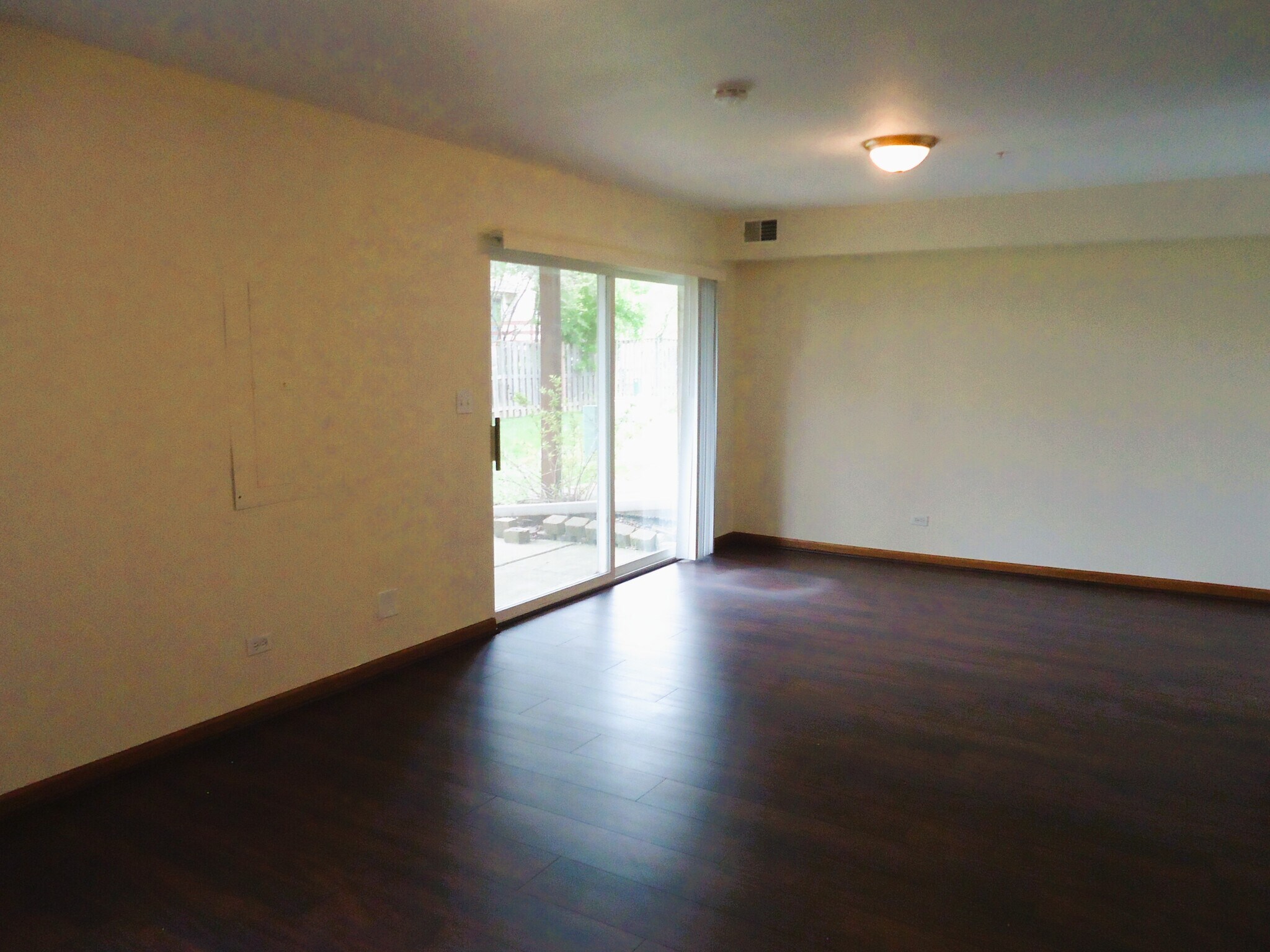 Building Photo - 642 Diamond Pointe Dr