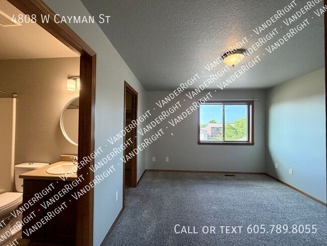 Building Photo - 4808 W Cayman St