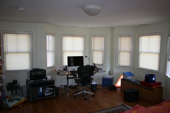 Building Photo - 18 5th Ave