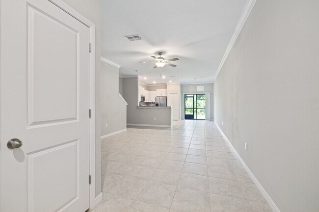 Building Photo - "Charming Water-view Retreat in a gated co...