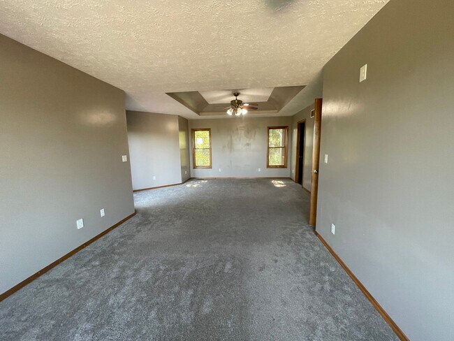 Building Photo - Space Galore!