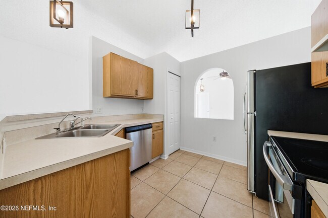 Building Photo - 8451 Oak Crossing Dr W