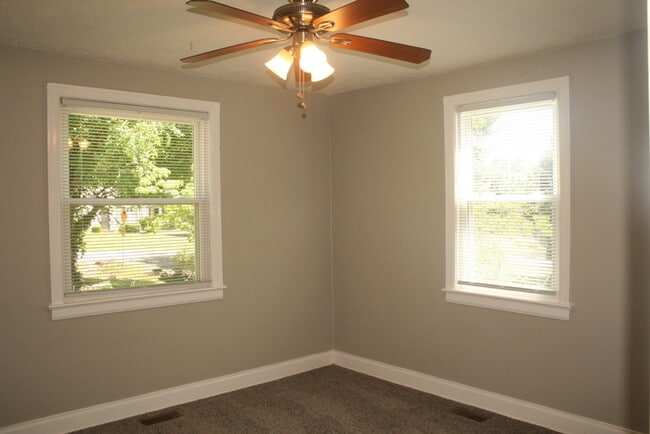Building Photo - 2833 Colonial Cir