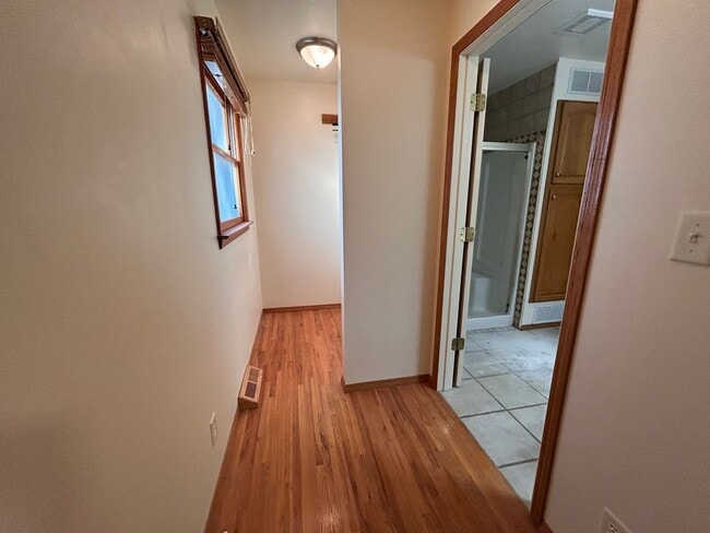 Building Photo - 4 Bed 2 Bath Home In Andover!