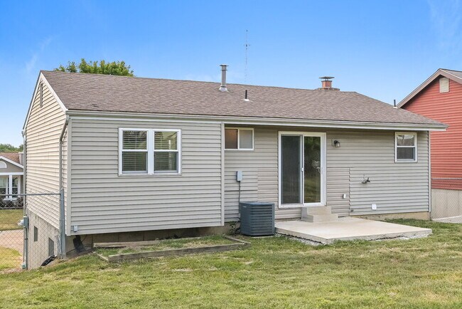 Building Photo - 2513 Weymouth Dr