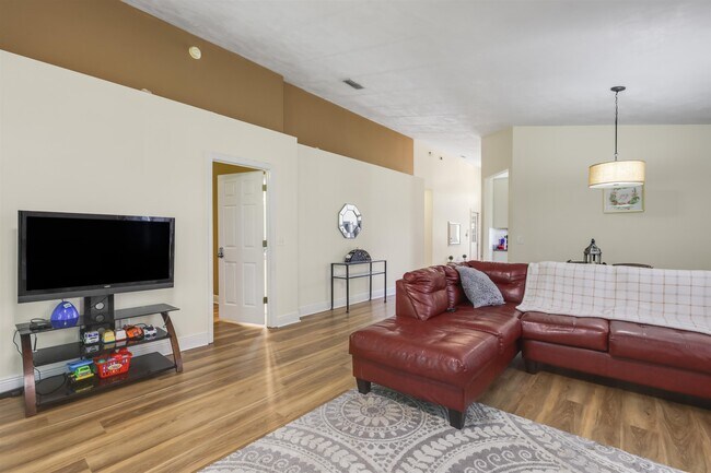 Building Photo - 1583 Applewood Way