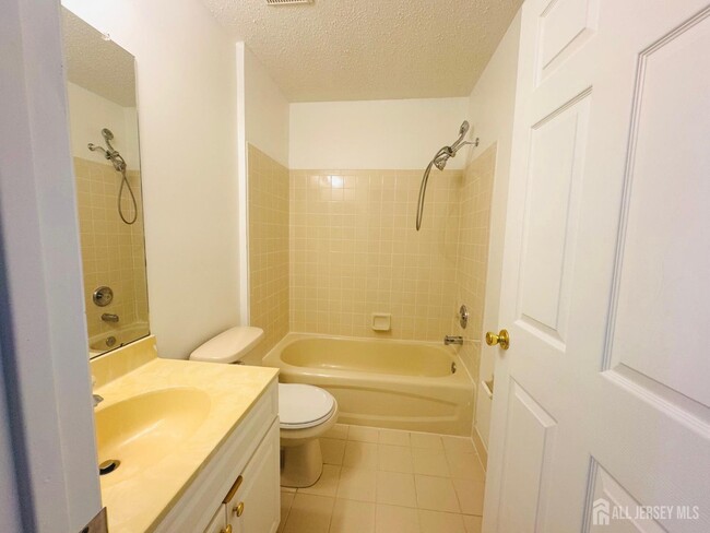 Building Photo - 207 Prestwick Way