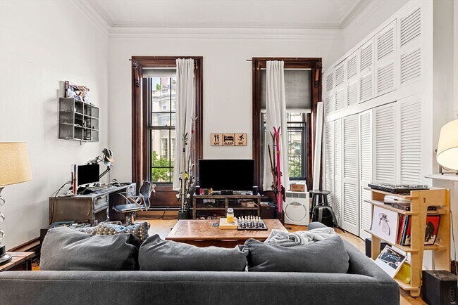 Building Photo - 163 Beacon St
