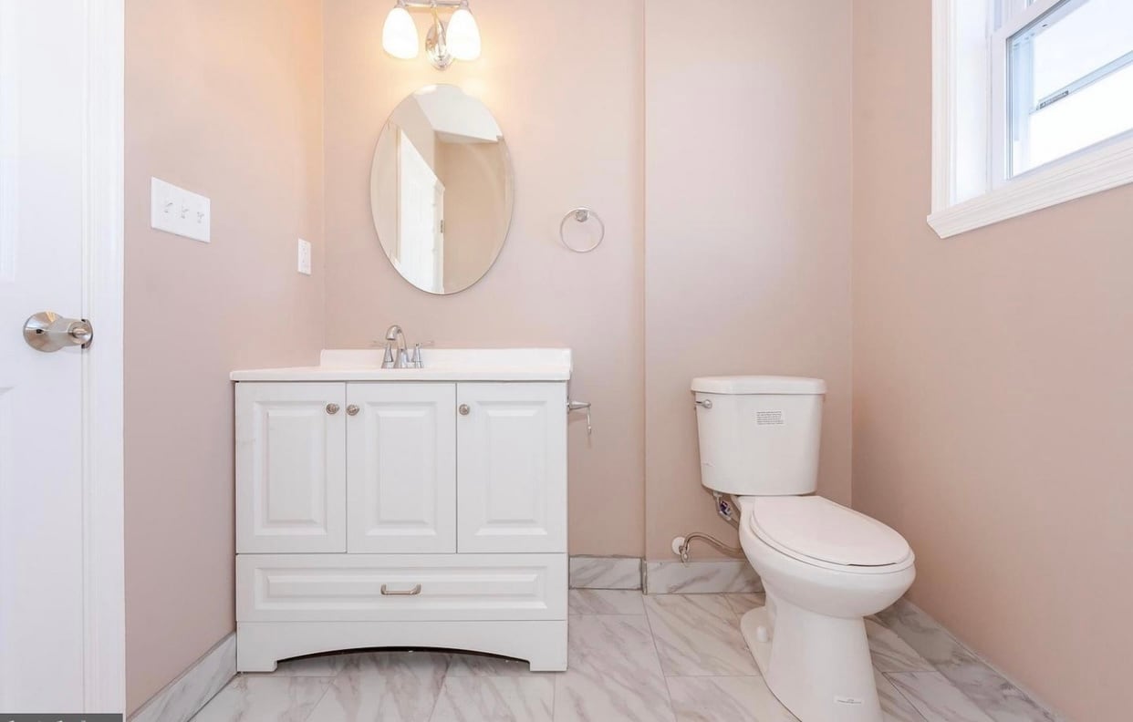 Upstairs bathroom - 3327 Essex Rd