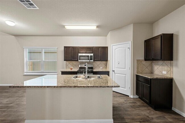 Building Photo - 135 Cibolo Creek Dr