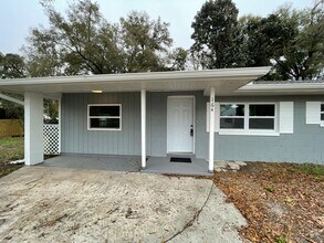 Building Photo - Beautifully Renovated 2/1 Duplex in Lake H...