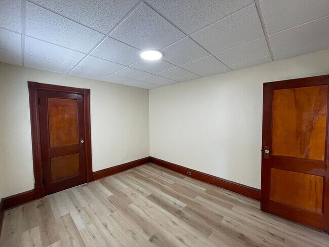 Building Photo - 68 Laval St